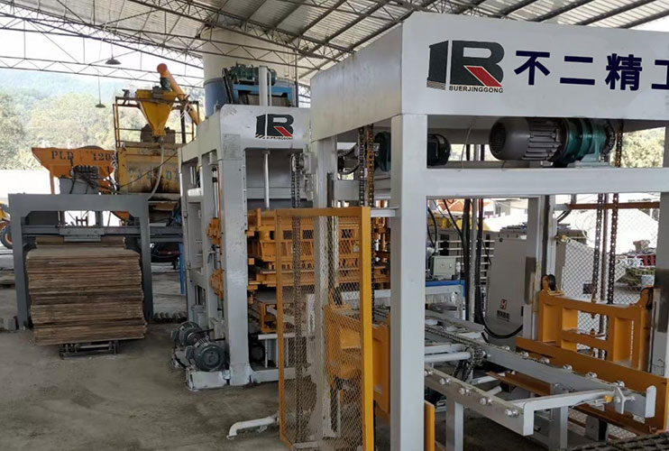 Automatic Block Making Machine - QT8