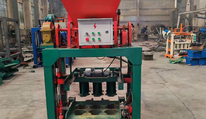 Semi-automatic-Brick-Making-Machine—QMJ4-35D-03