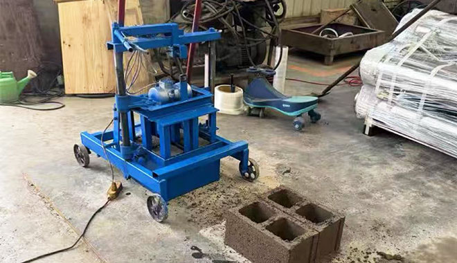 Small-Mobile-Brick-Making-Machine—QMY2-40-03